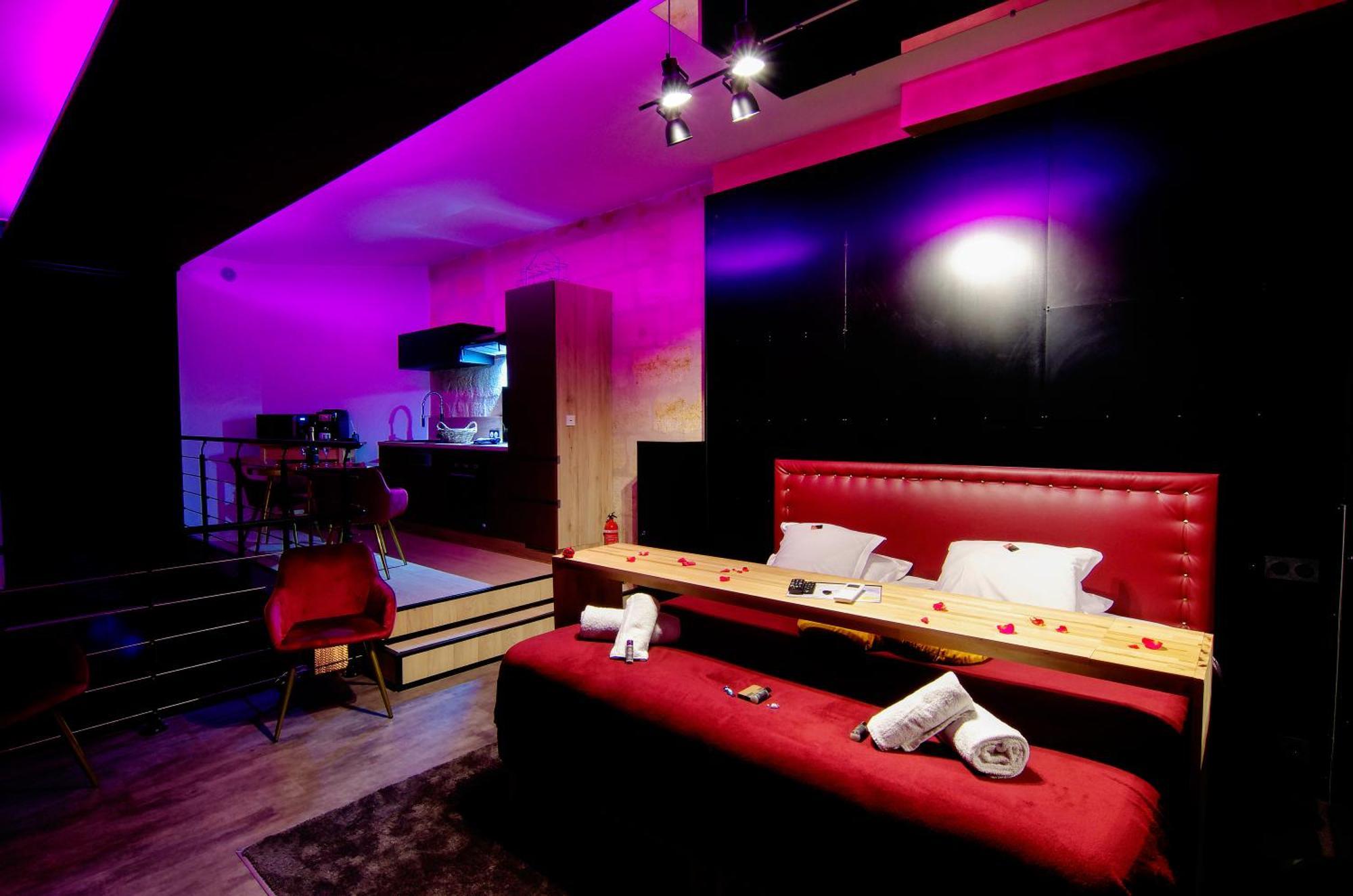 Mieuxqualhotel jacuzzi privatif Love room Bordeaux Esterno foto